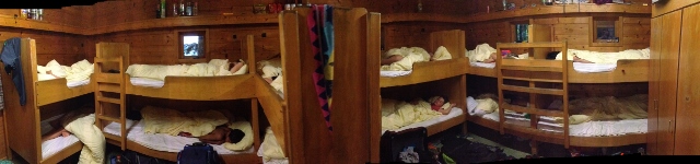 Huette innen am Morgen