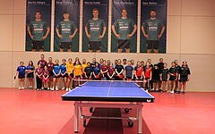 34 Mädchen in einer Halle - Bezirksmädchencup in Grenzau