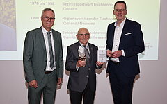 Gottfried Brubach erhält von Minister Michael Ebling den Sportobelisken für besondere Verdienste im Sport