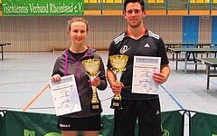 Yannick Schneider und Annika Feltens setzen sich die Krone auf